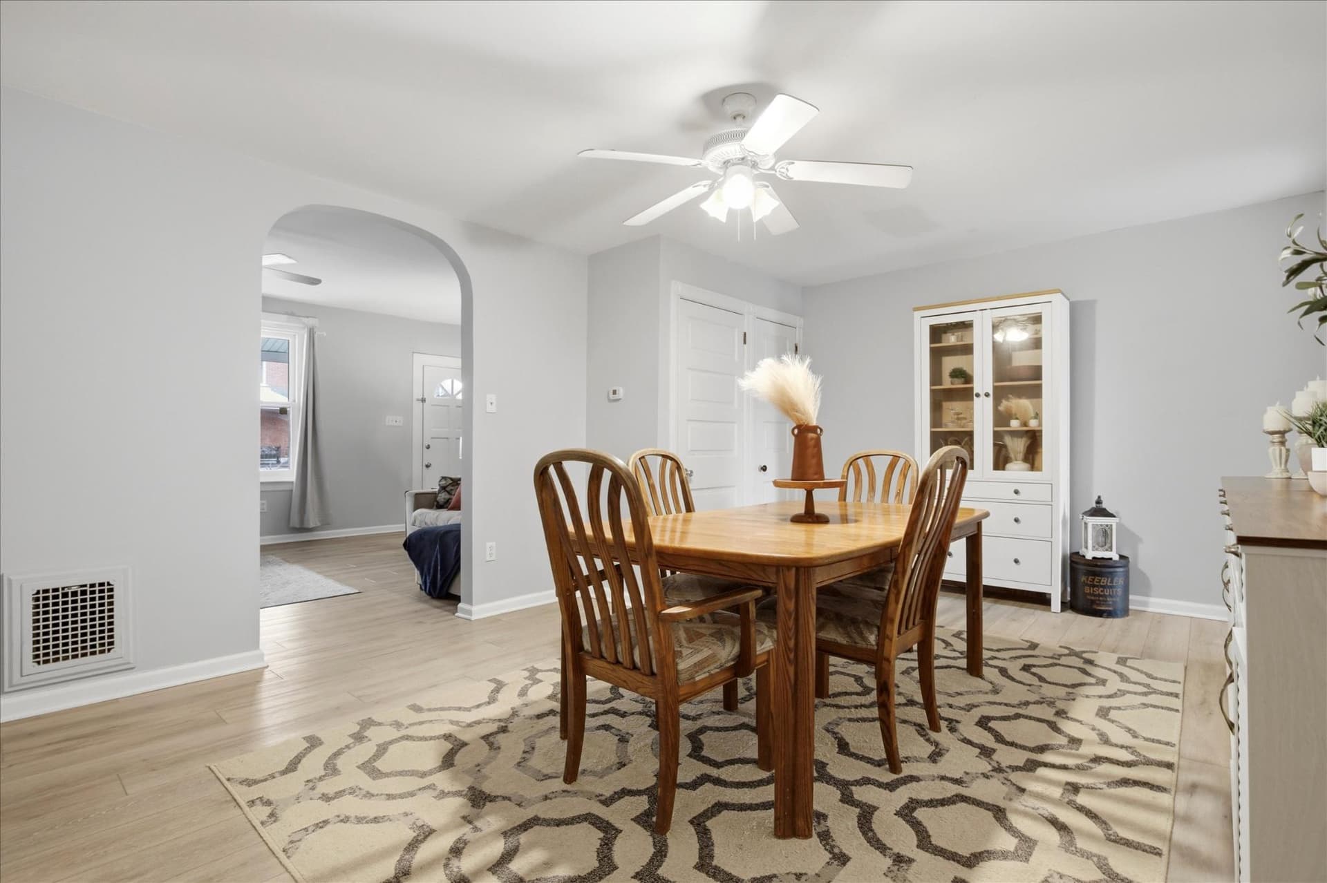 54 Franklin Avenue photo 3