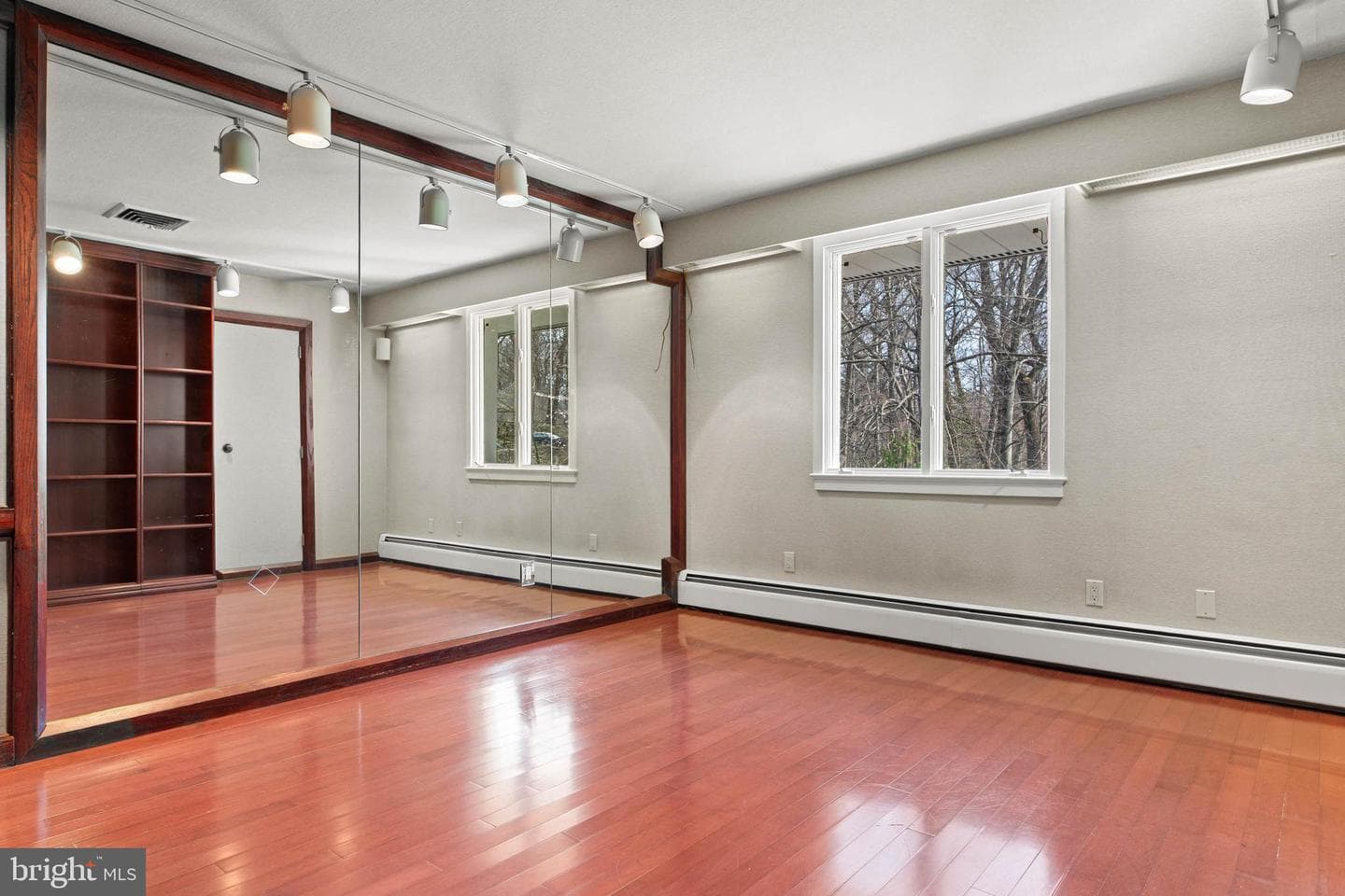 844 Bryn Mawr Avenue photo 38
