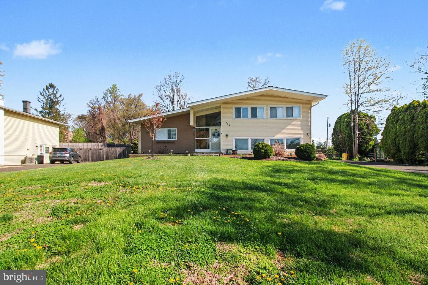 908 Fraser Road photo 2