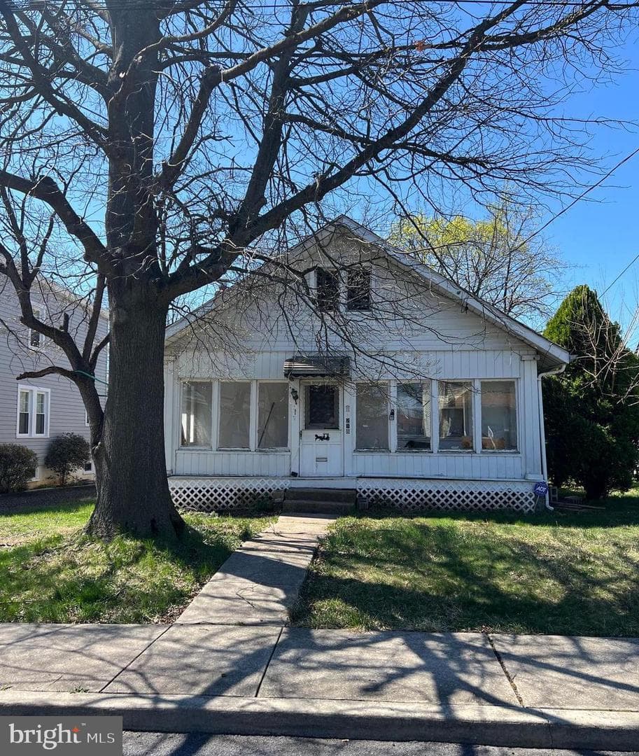 218 E Monument Avenue