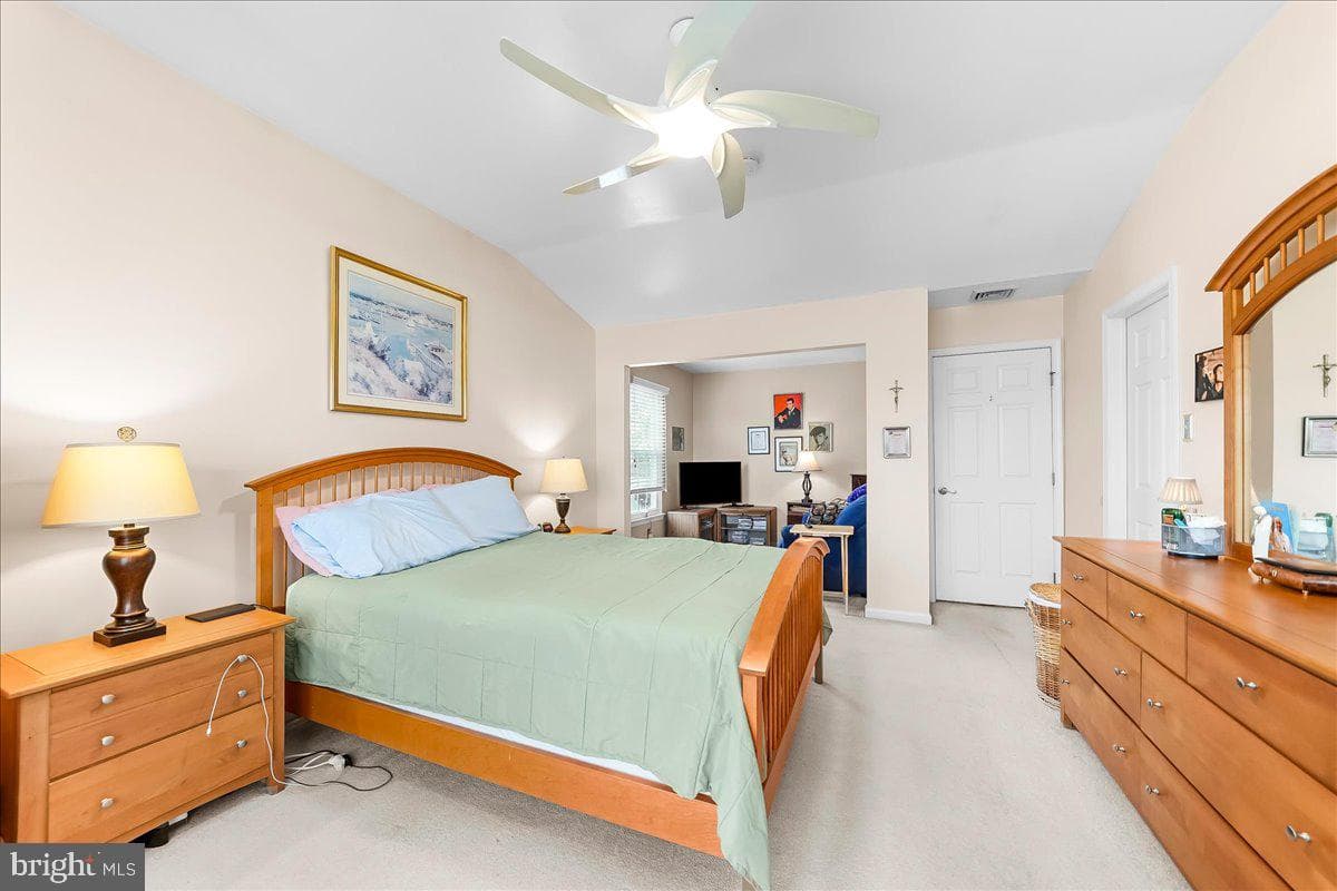 433 Green View Court photo 26