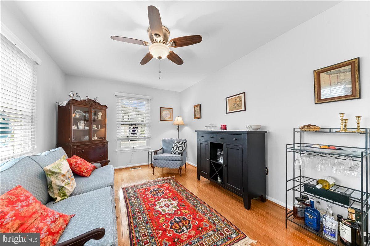 433 Green View Court photo 4
