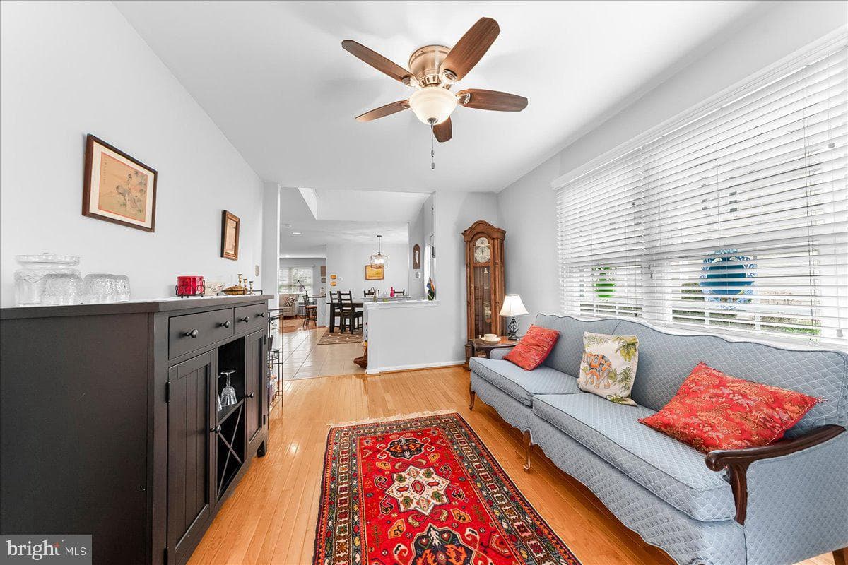 433 Green View Court photo 6
