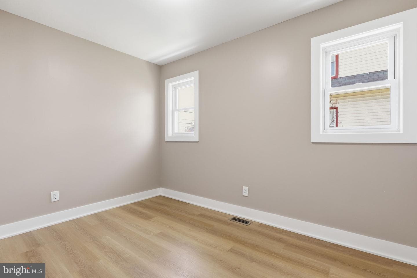 103 Center Avenue photo 20