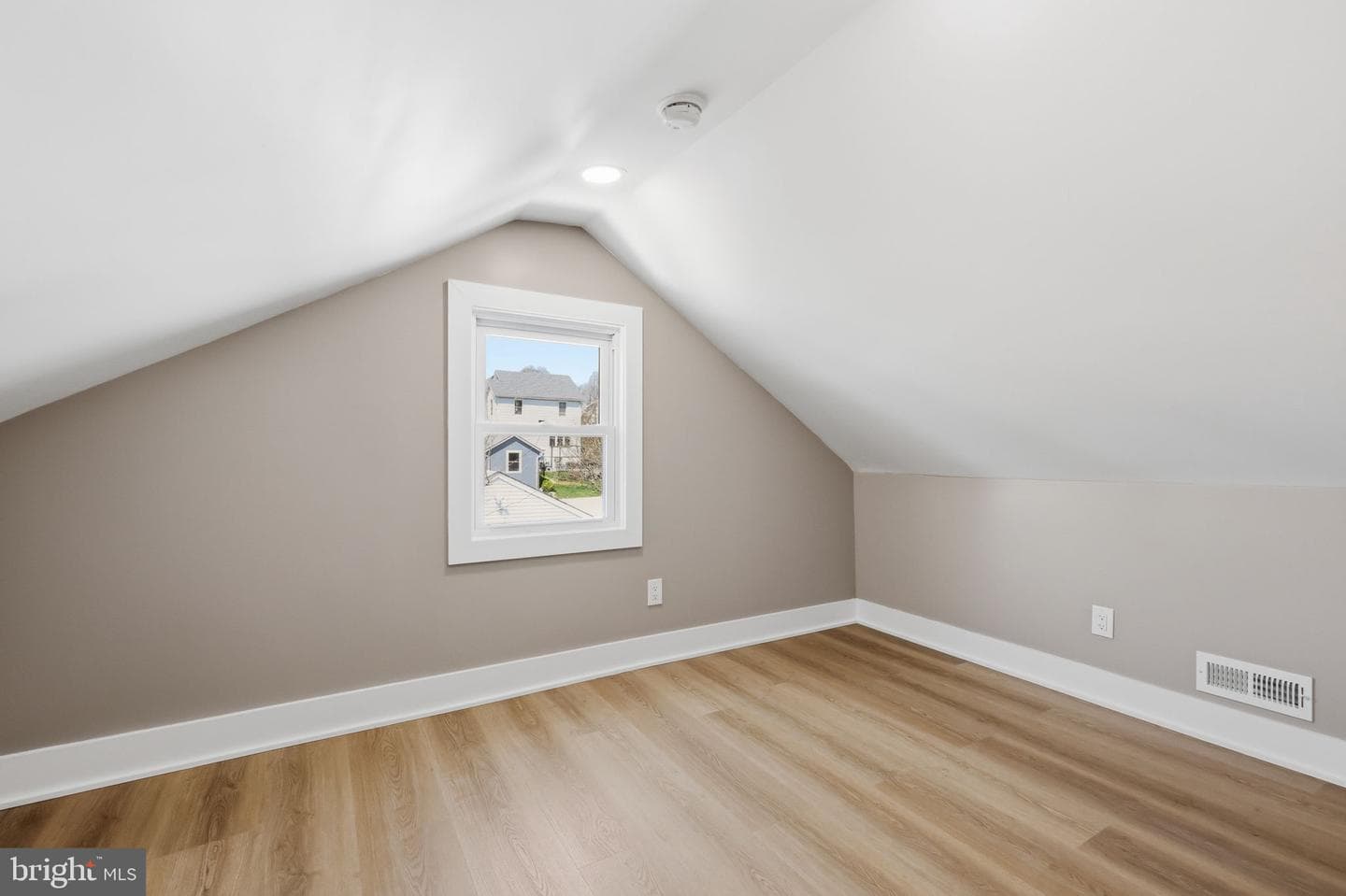 103 Center Avenue photo 25