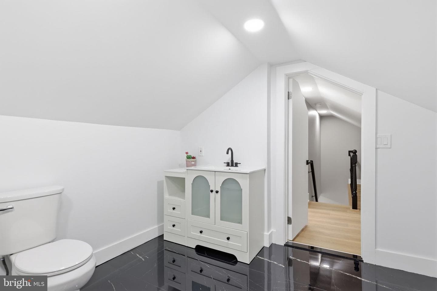 103 Center Avenue photo 27