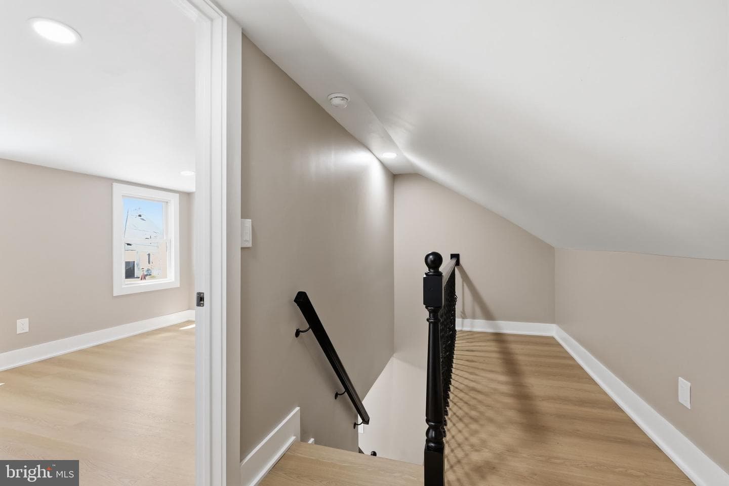 103 Center Avenue photo 28