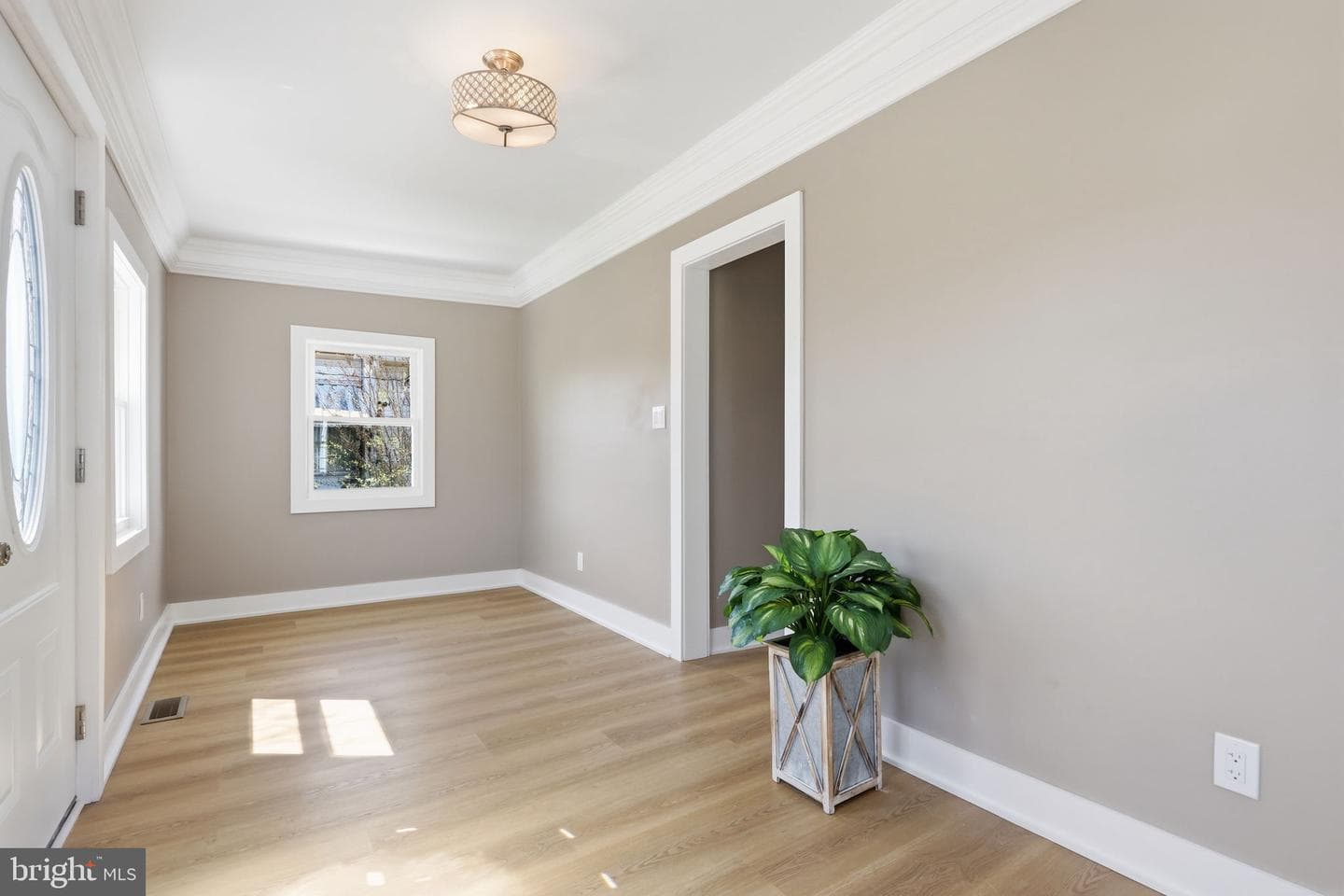 103 Center Avenue photo 4