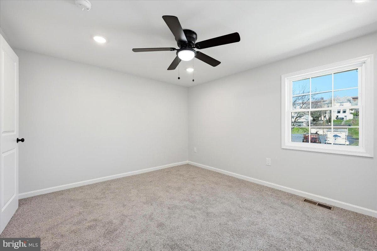 582 Walnut Street photo 23