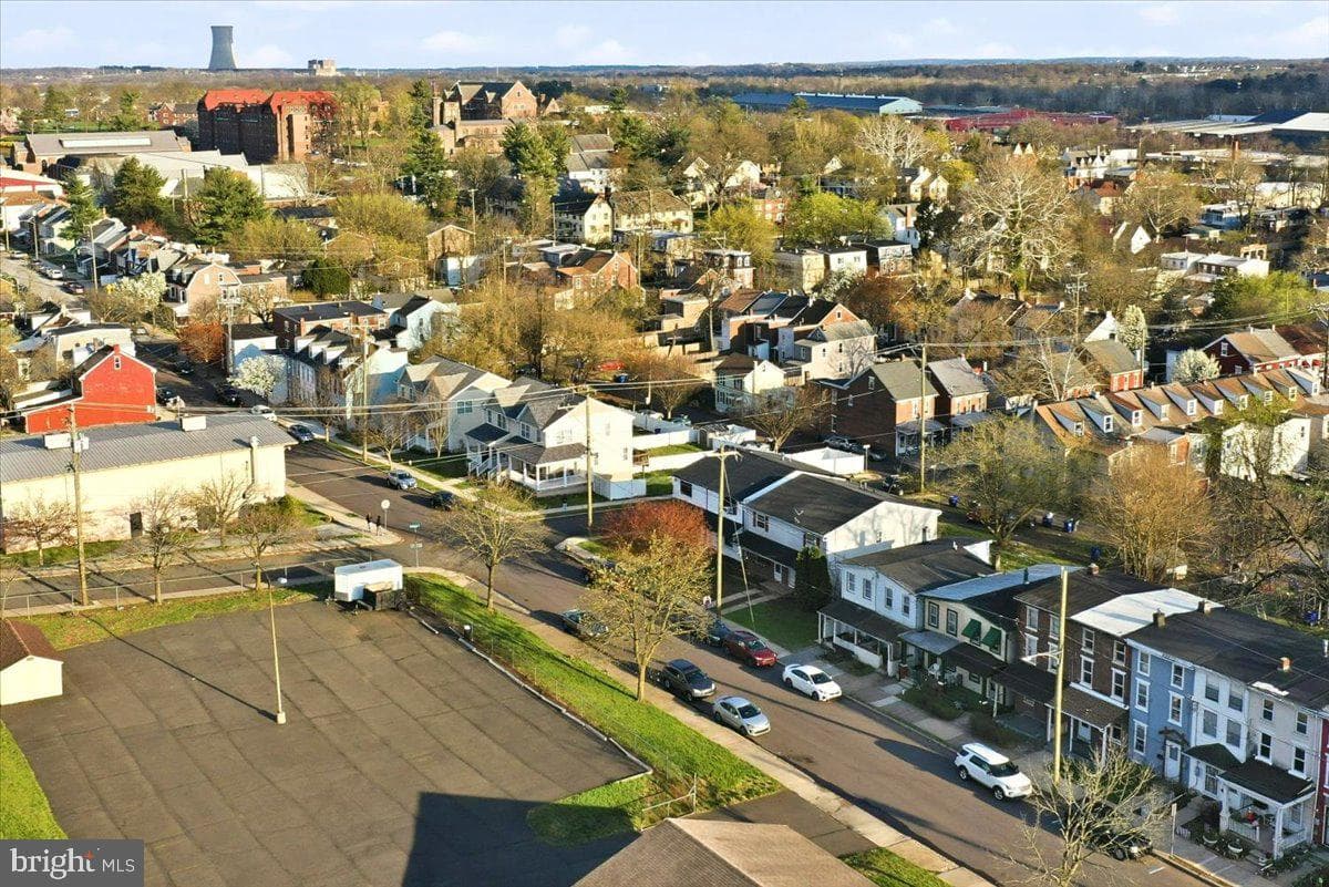 582 Walnut Street photo 47