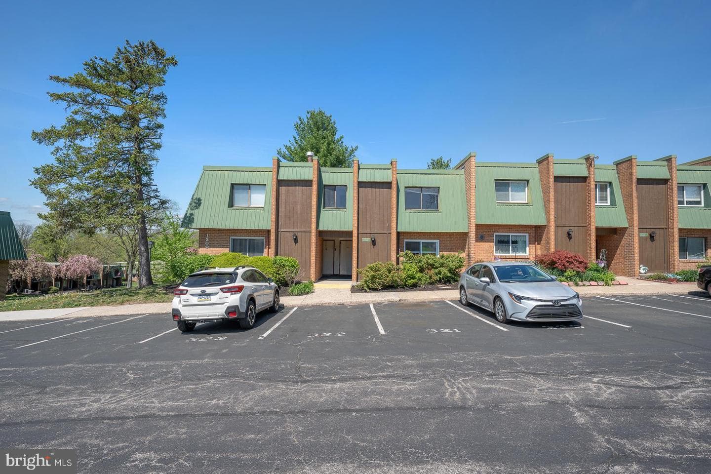 1310 Meadowview Lane #1310 photo 3