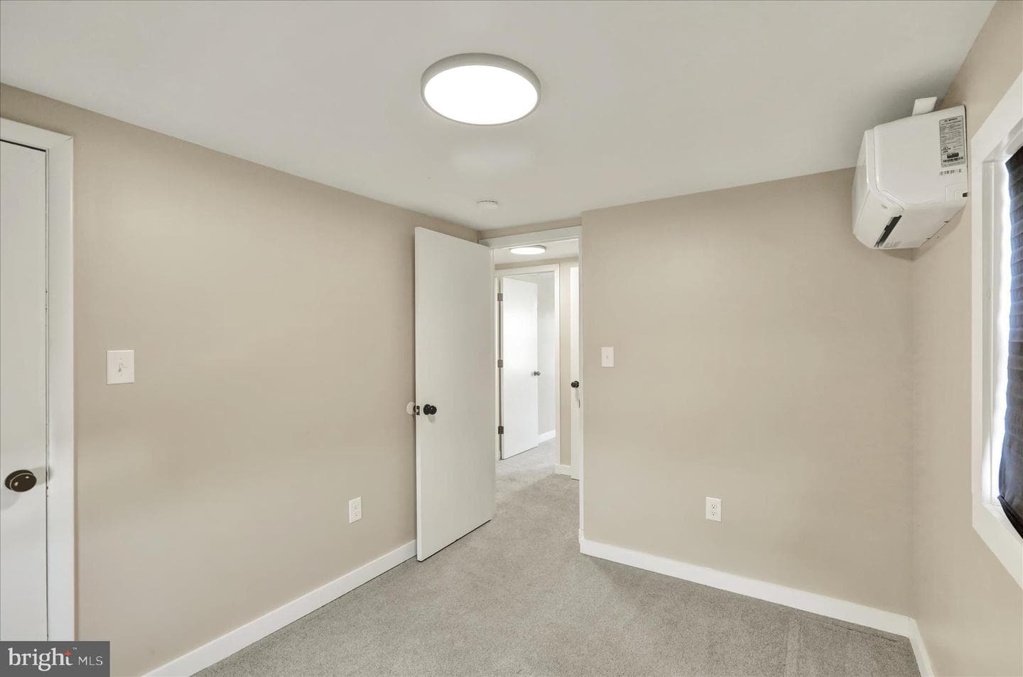 550 E Howard Street photo 18