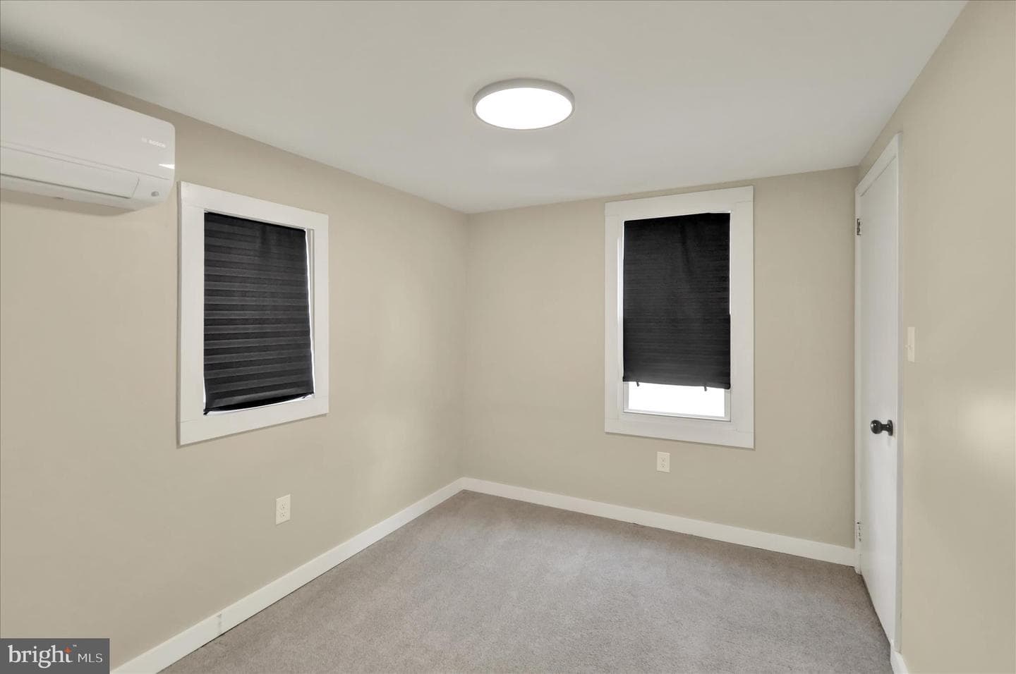 550 E Howard Street photo 19