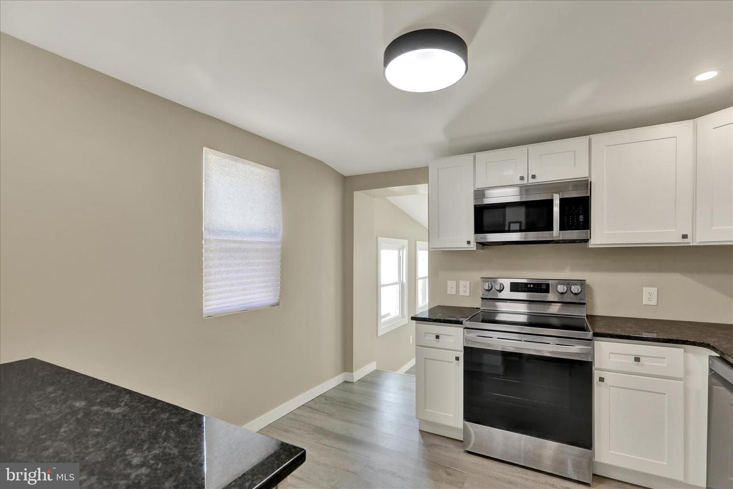 550 E Howard Street photo 7