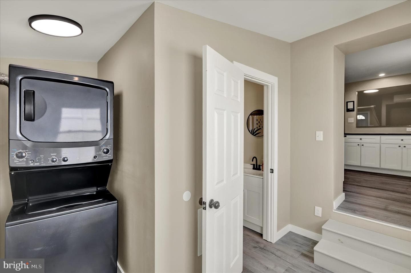 550 E Howard Street photo 8