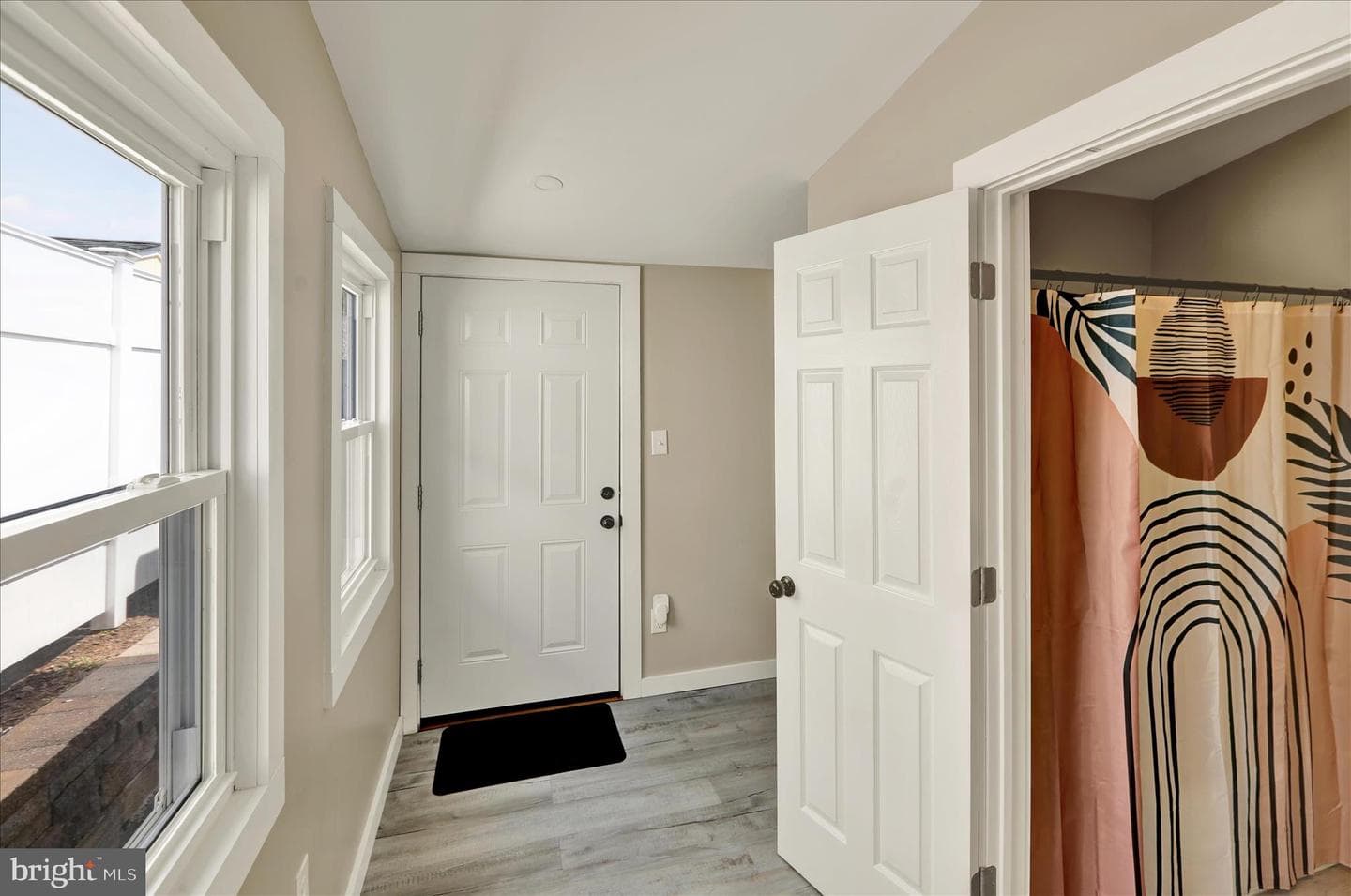 550 E Howard Street photo 9