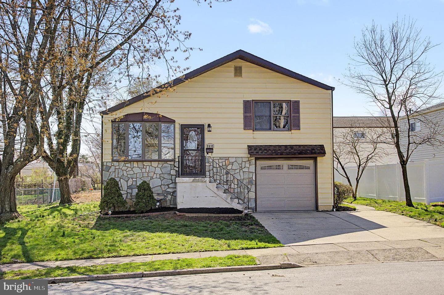 2832 Jefferson Avenue photo 1