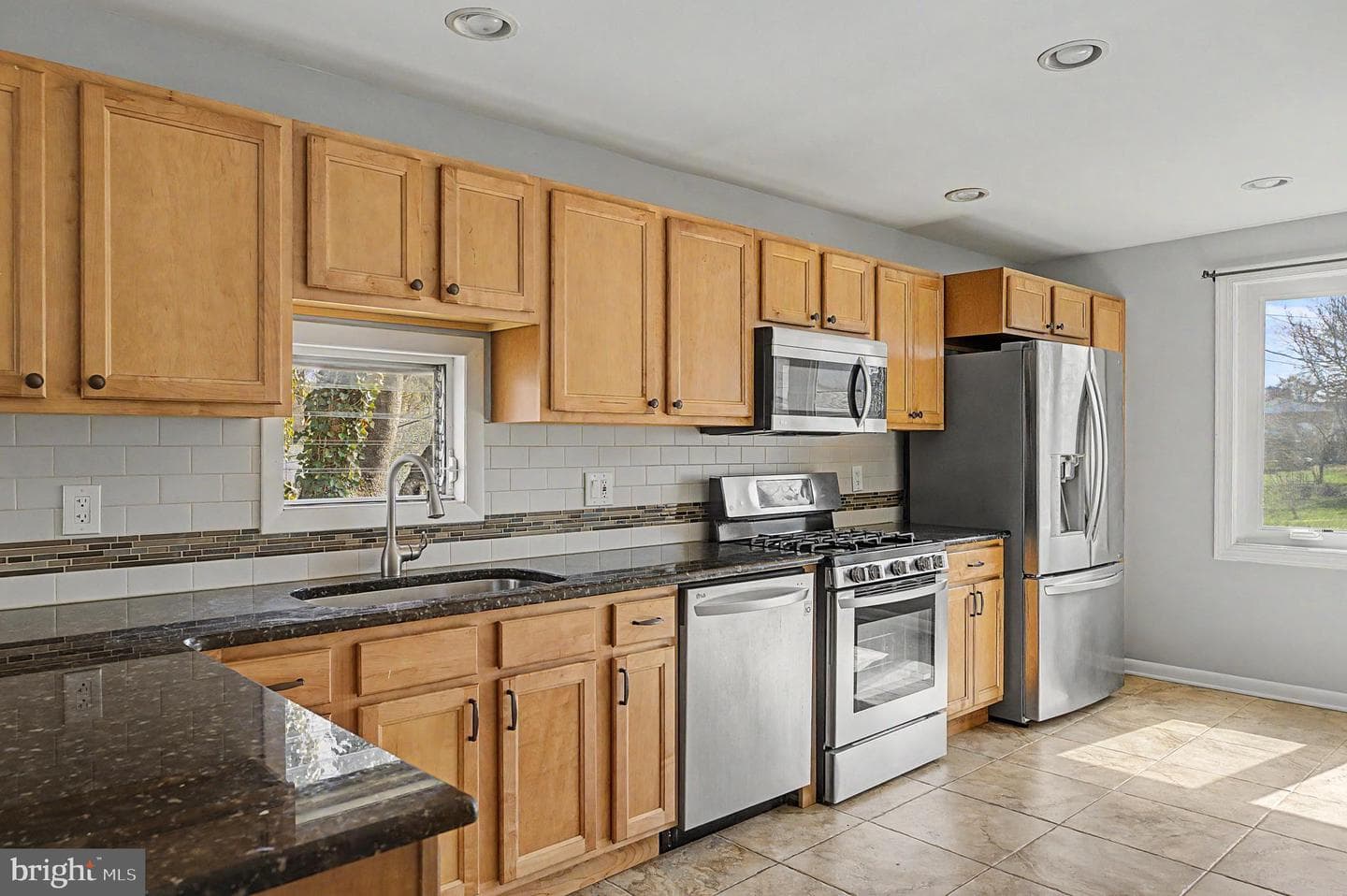 2832 Jefferson Avenue photo 10