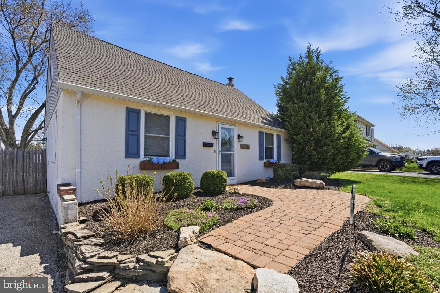 1014 Thrush Lane photo 2