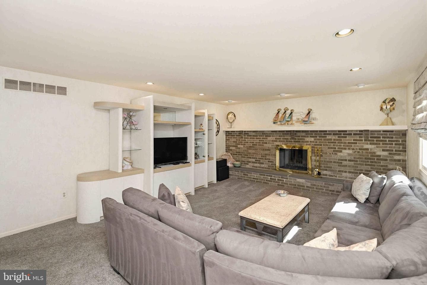 54 Roy Lane photo 14
