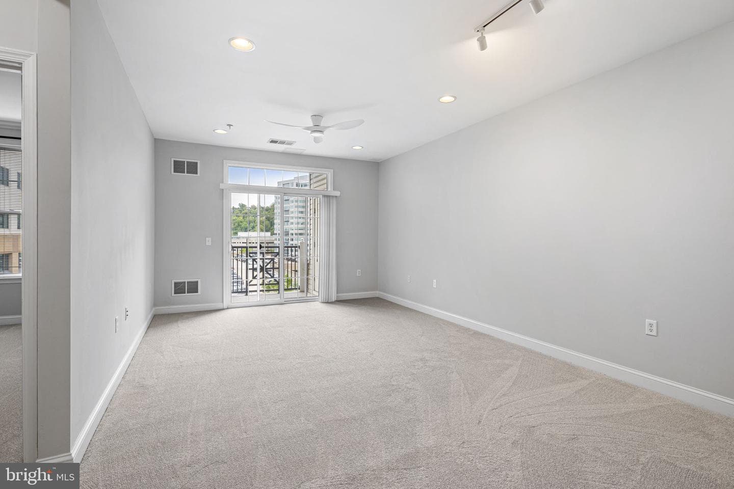 200 W Elm Street #1314 photo 14