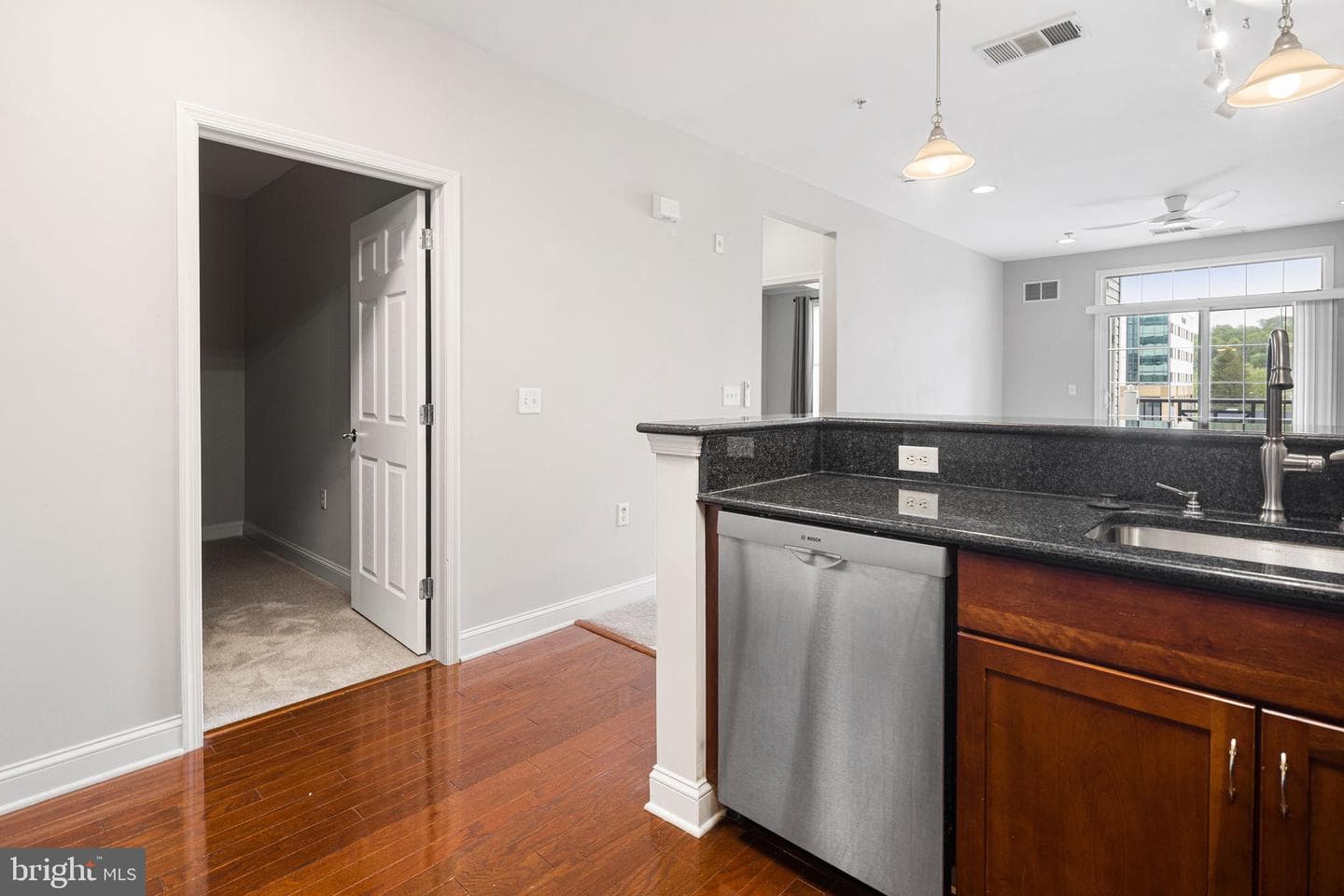 200 W Elm Street #1314 photo 7