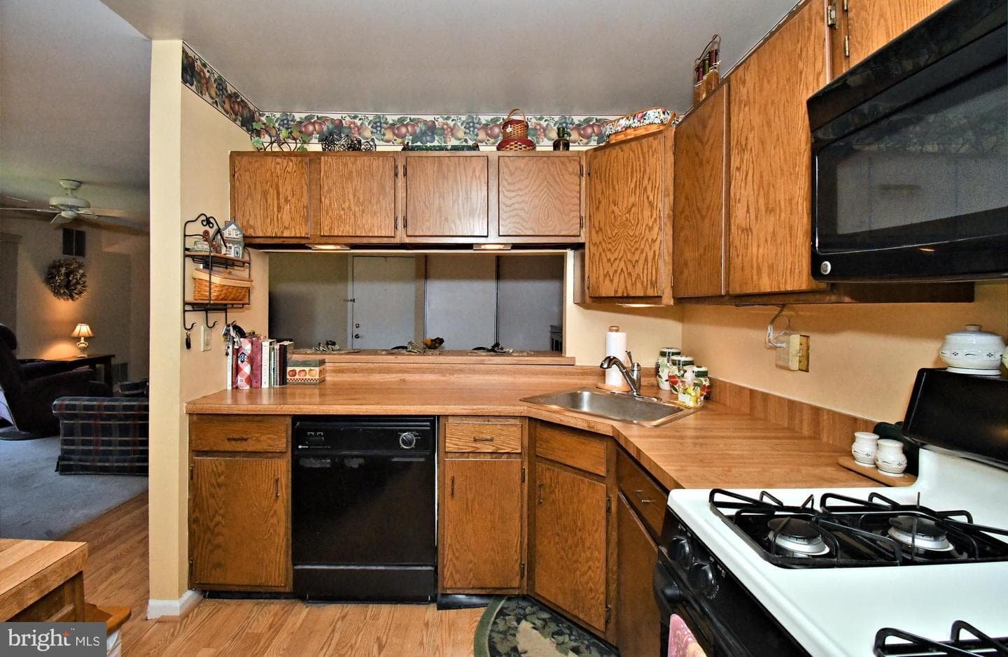 216 Stockton Court photo 17