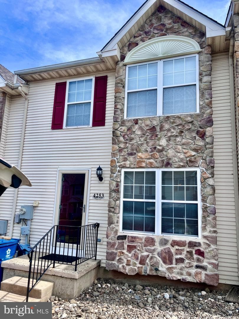 4253 Red Oak Court