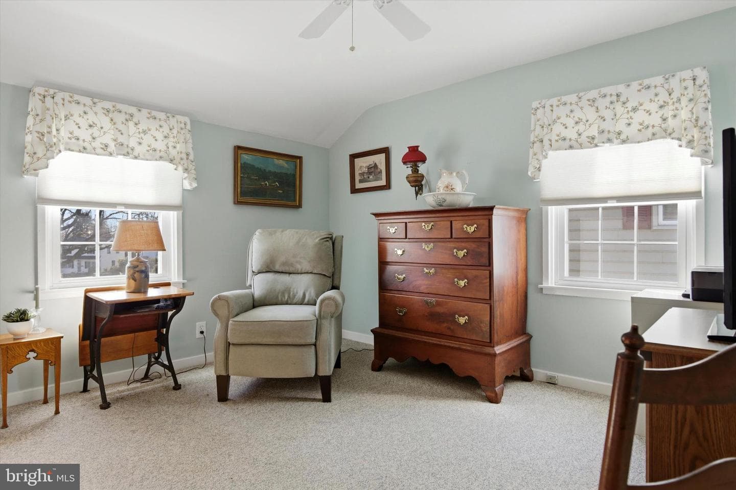 552 School House Lane photo 20