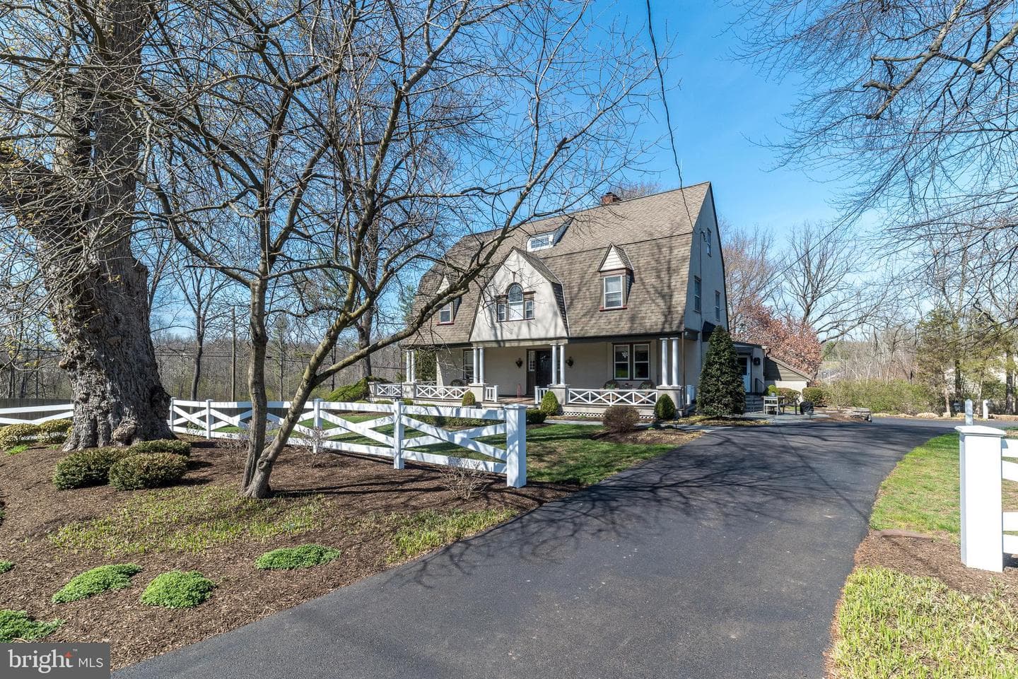 1633 Grasshopper Lane photo 3