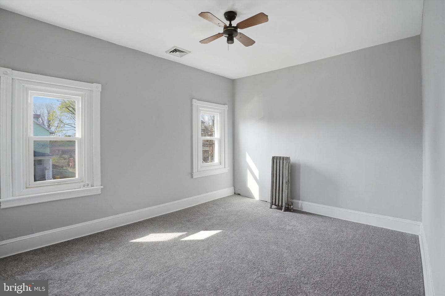 301 Grayling Avenue photo 13