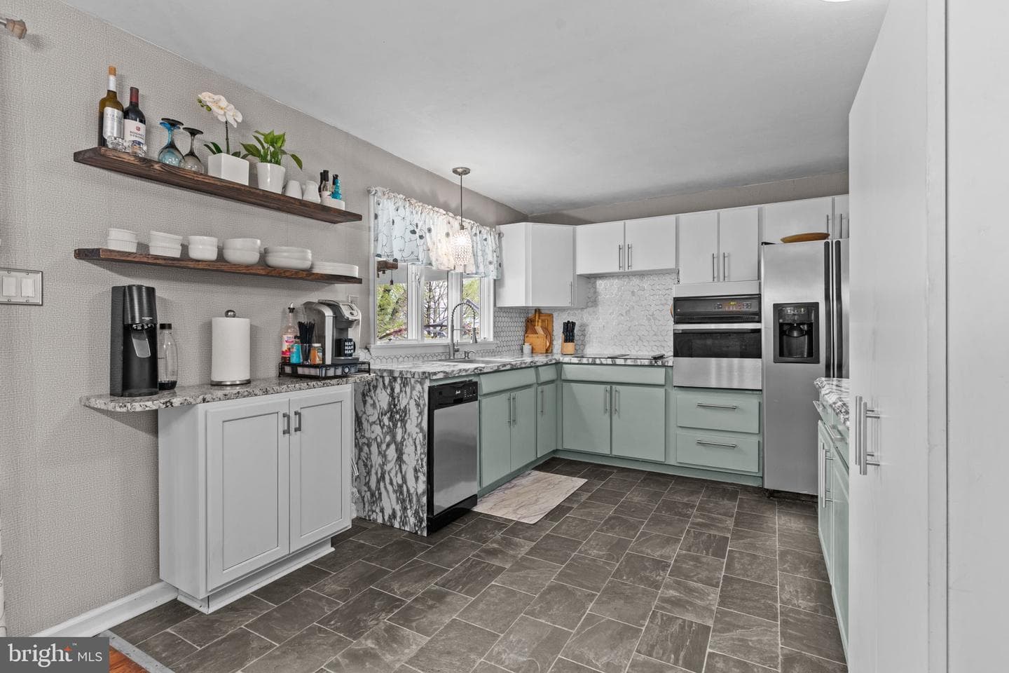 106 Holly Drive photo 2