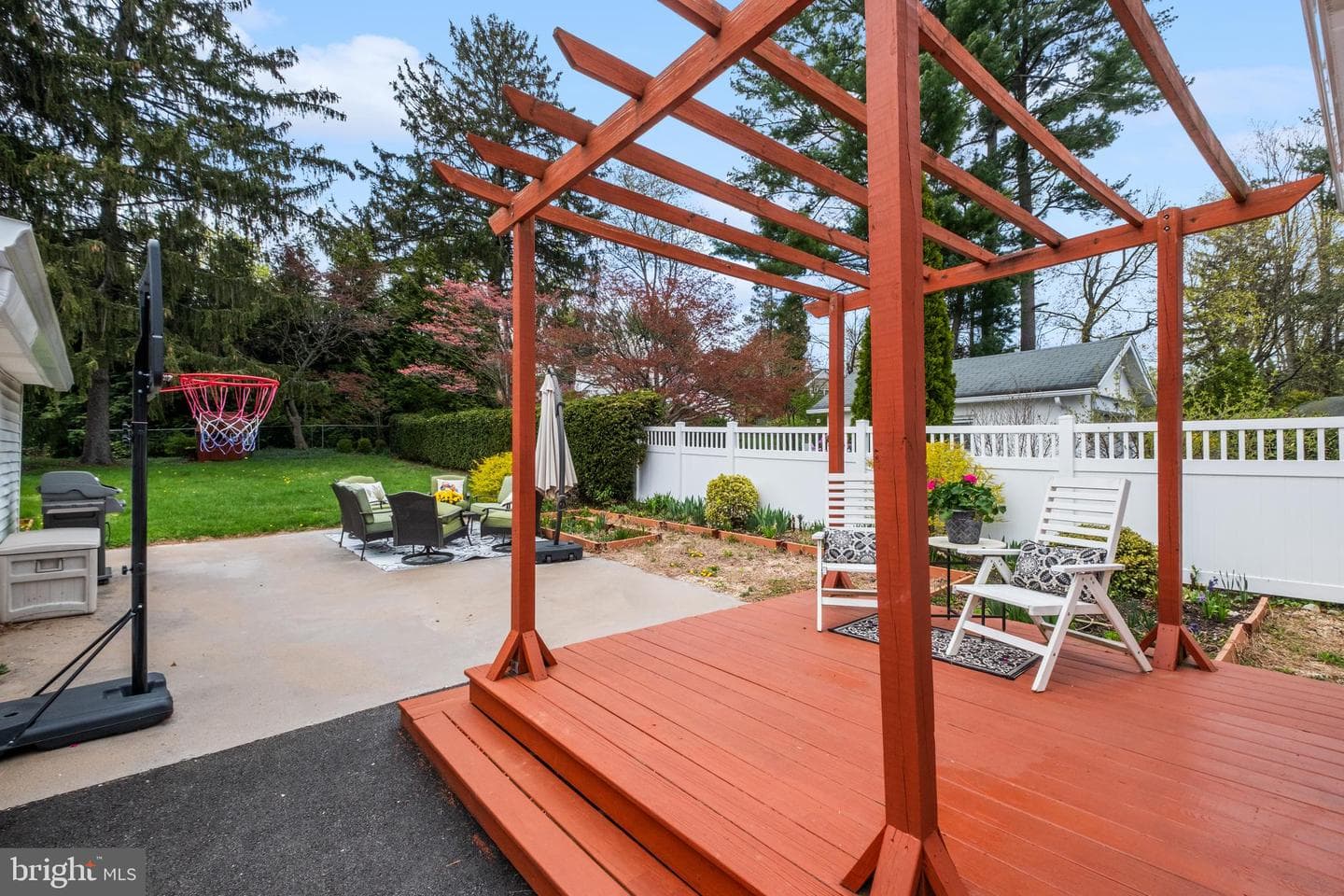464 Brookhurst Avenue photo 38
