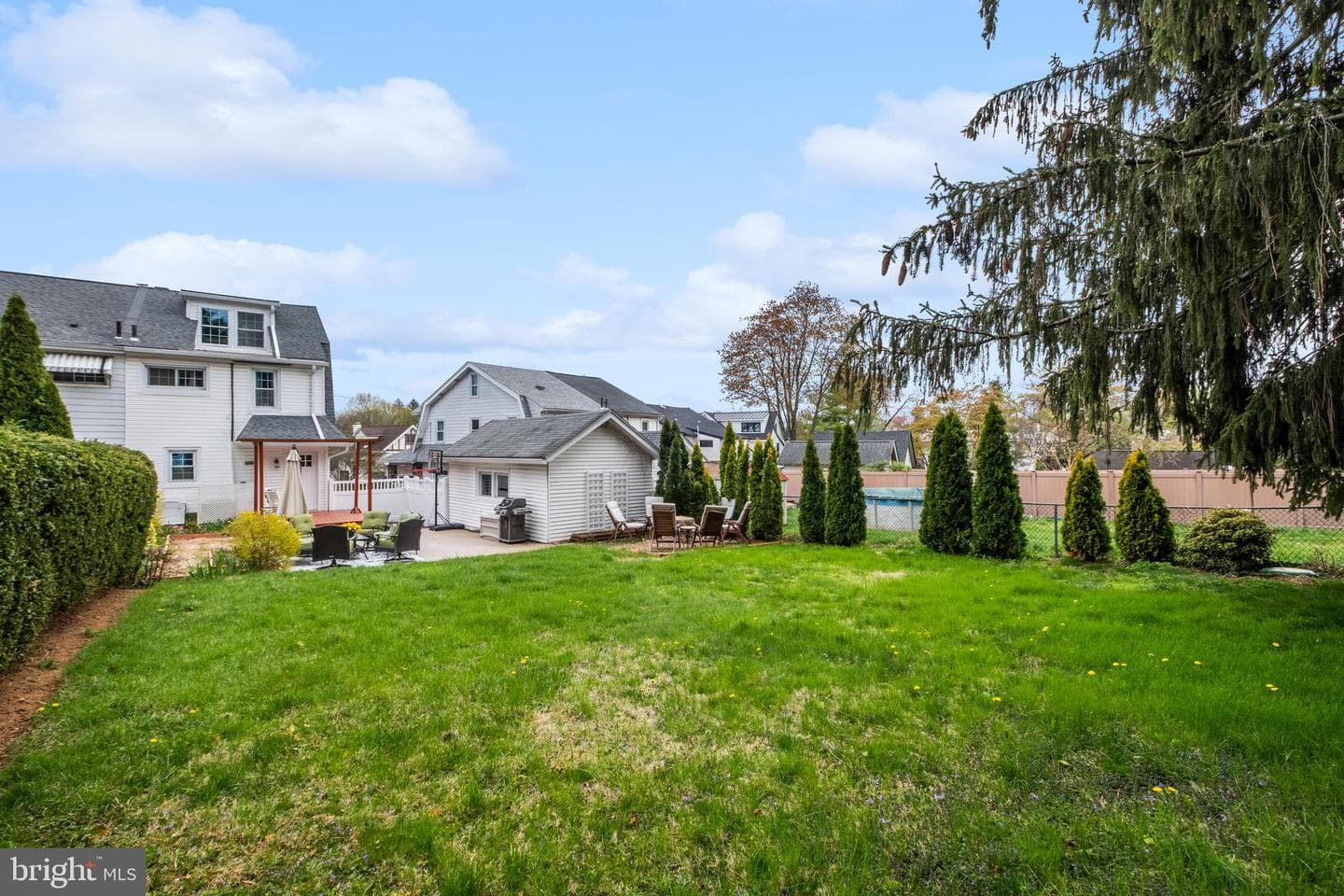 464 Brookhurst Avenue photo 41
