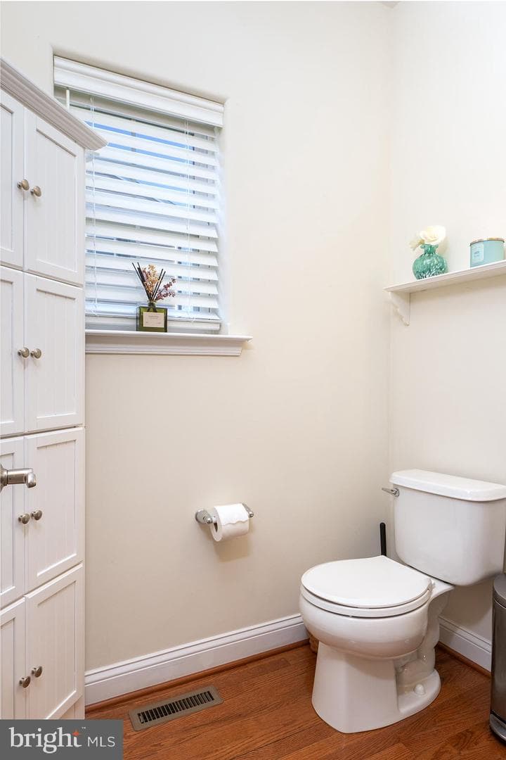 202 Holbrook Lane photo 11