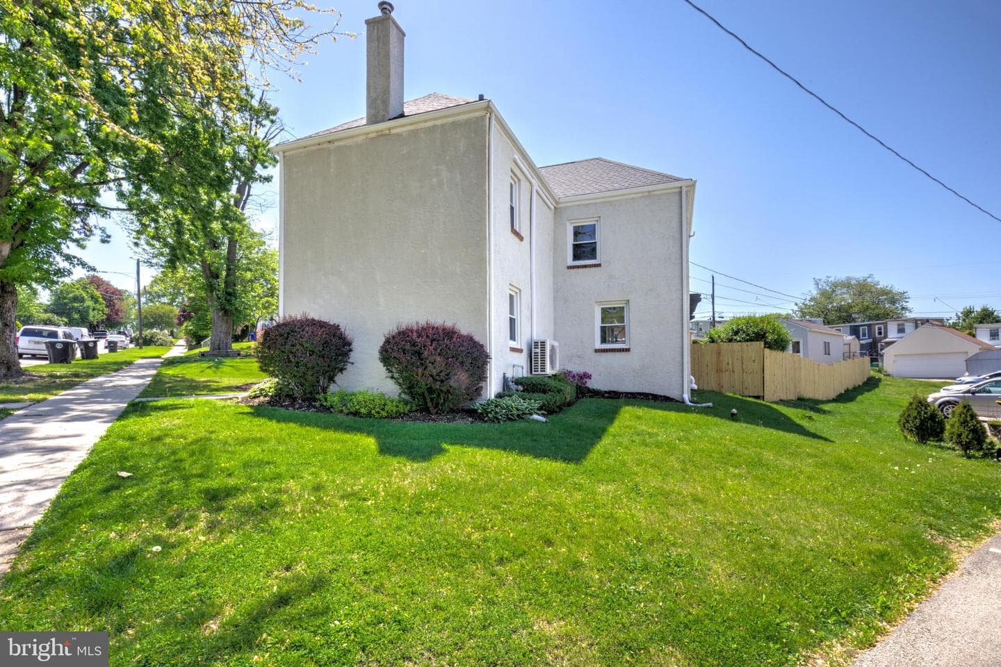 461 W 11th Avenue photo 32