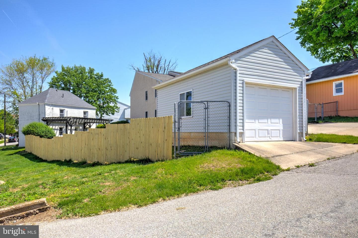 461 W 11th Avenue photo 36