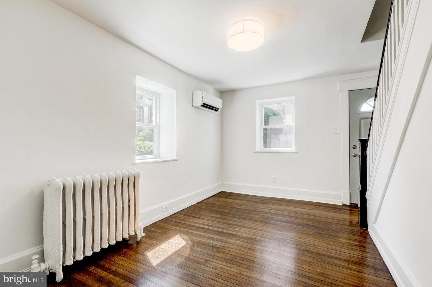 461 W 11th Avenue photo 5