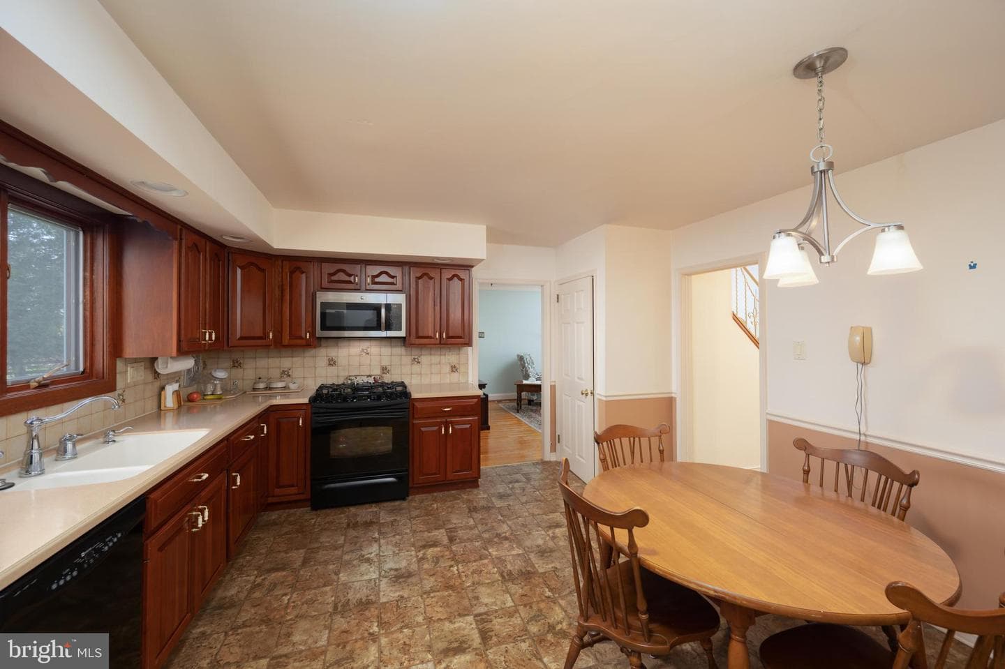 1557 Tralee Drive photo 10