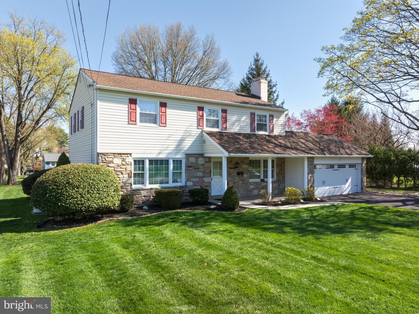 1557 Tralee Drive photo 2
