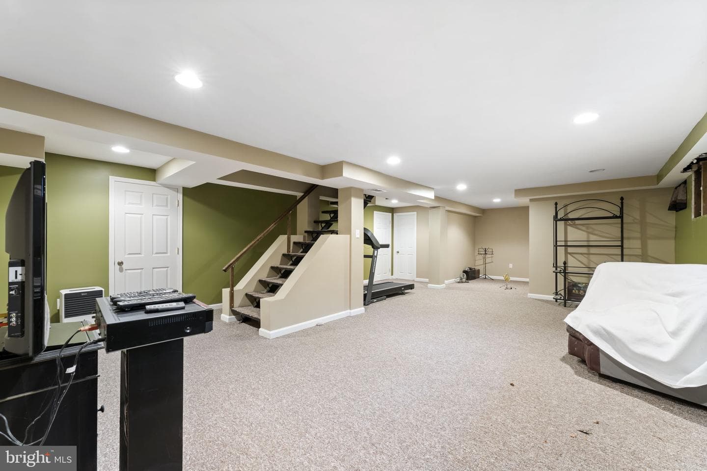 209 Windsor Avenue photo 43