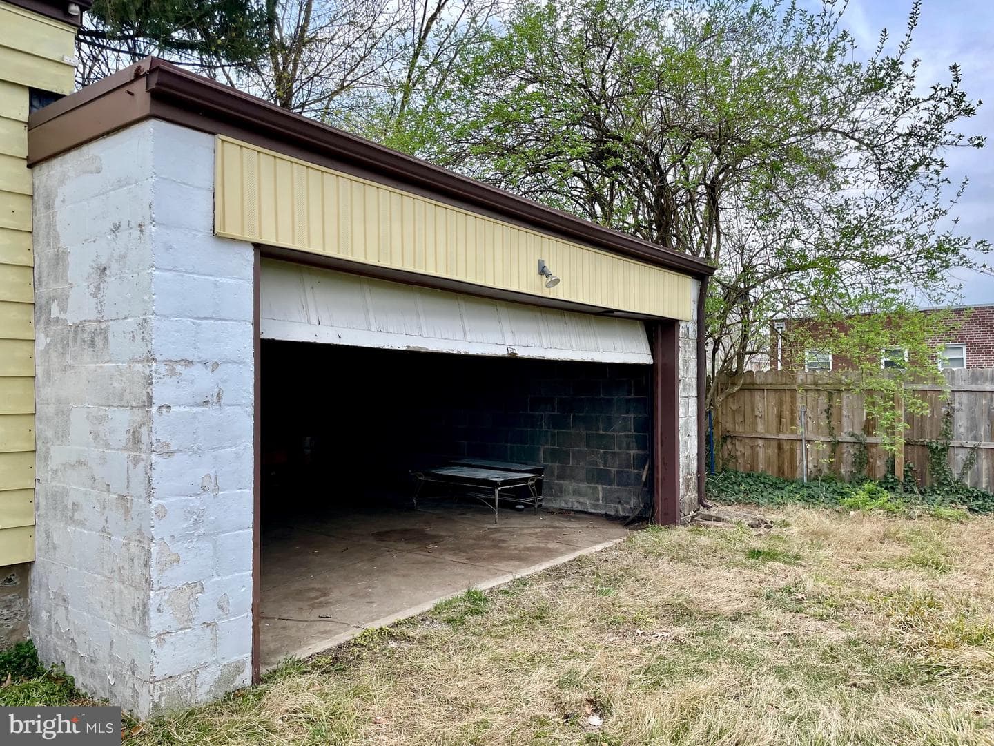 119 Robbins Avenue photo 37