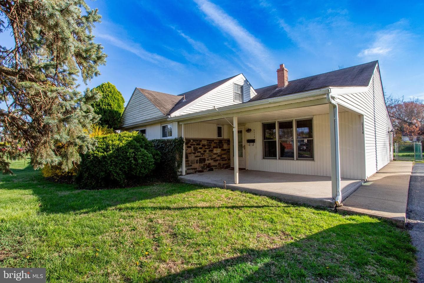 2114 Chestnut photo 3