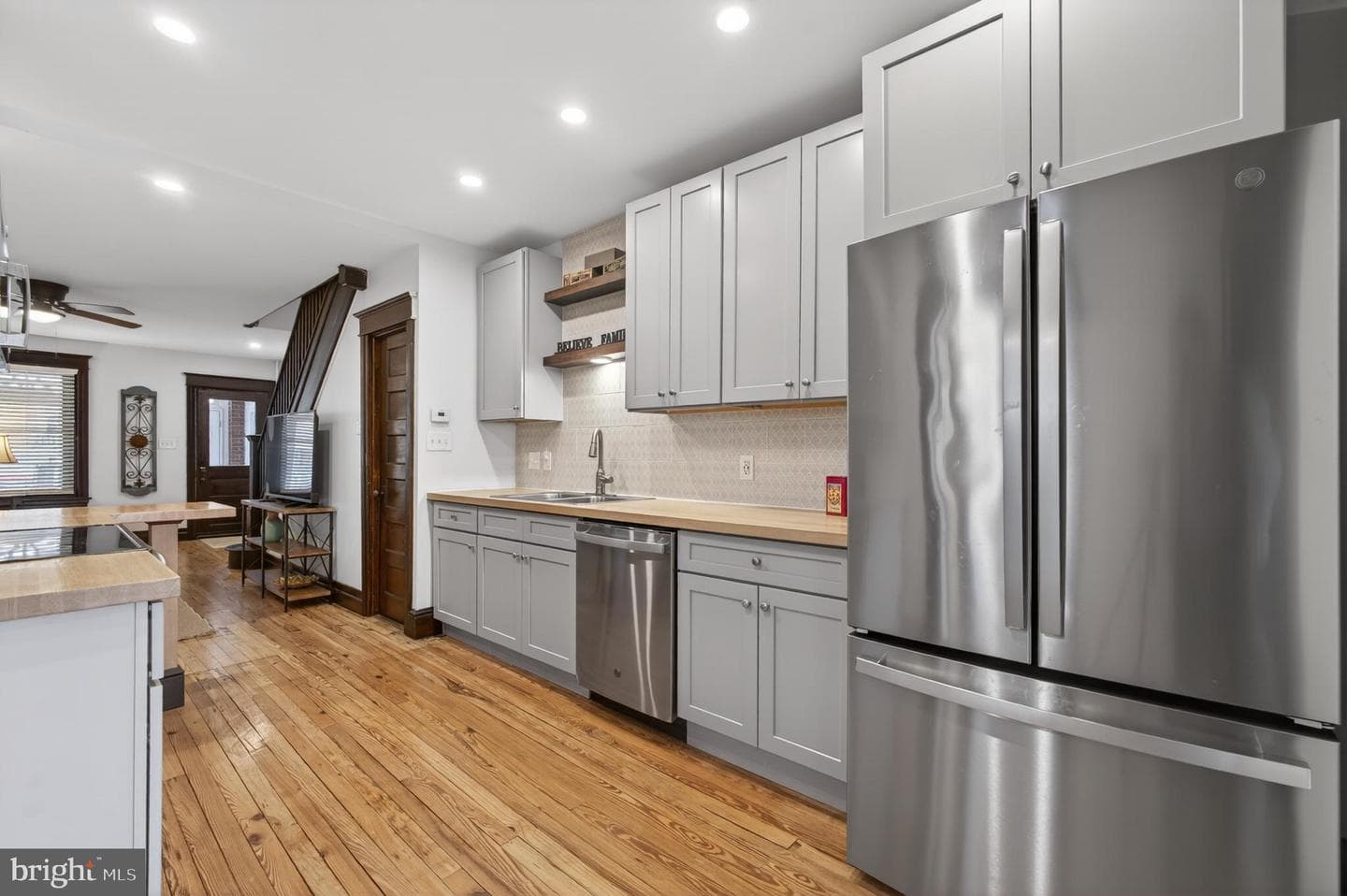 890 South Street photo 7