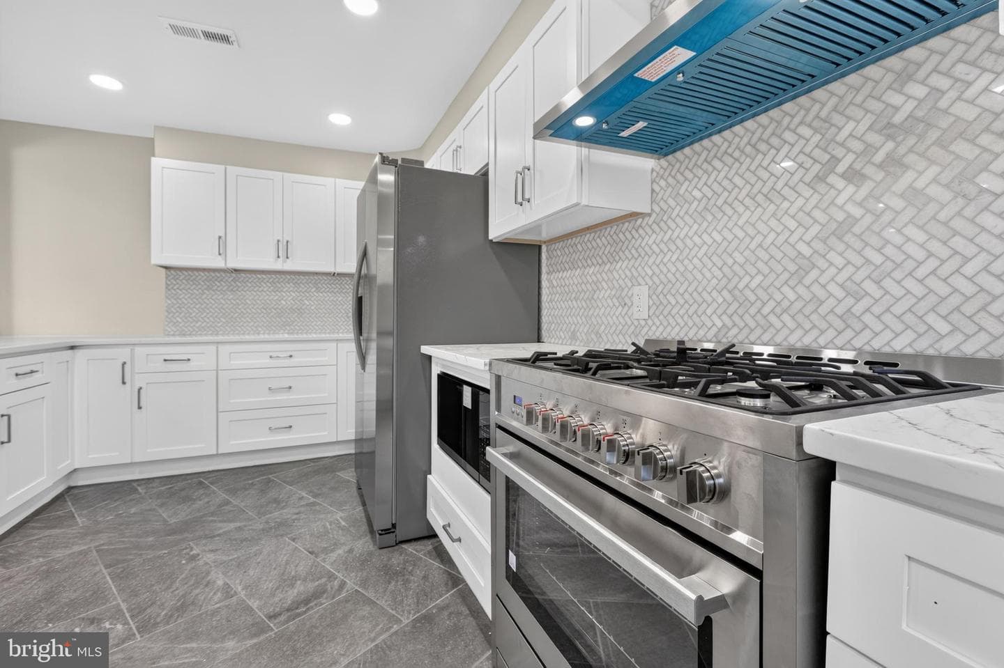 1011 Stanford Drive photo 17
