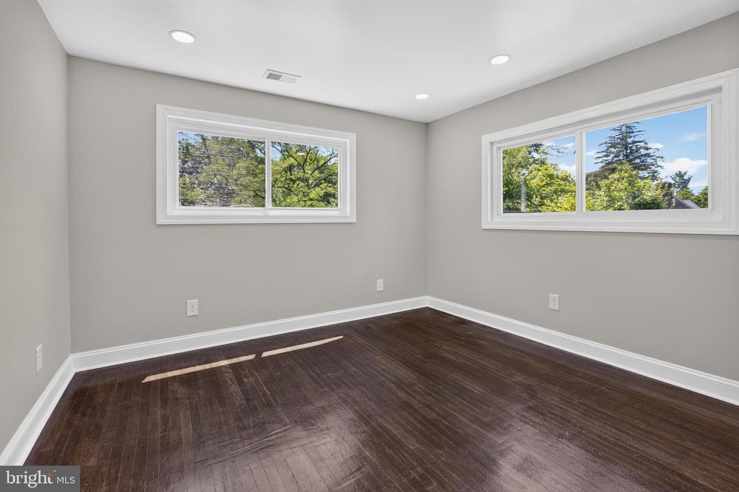 1011 Stanford Drive photo 32