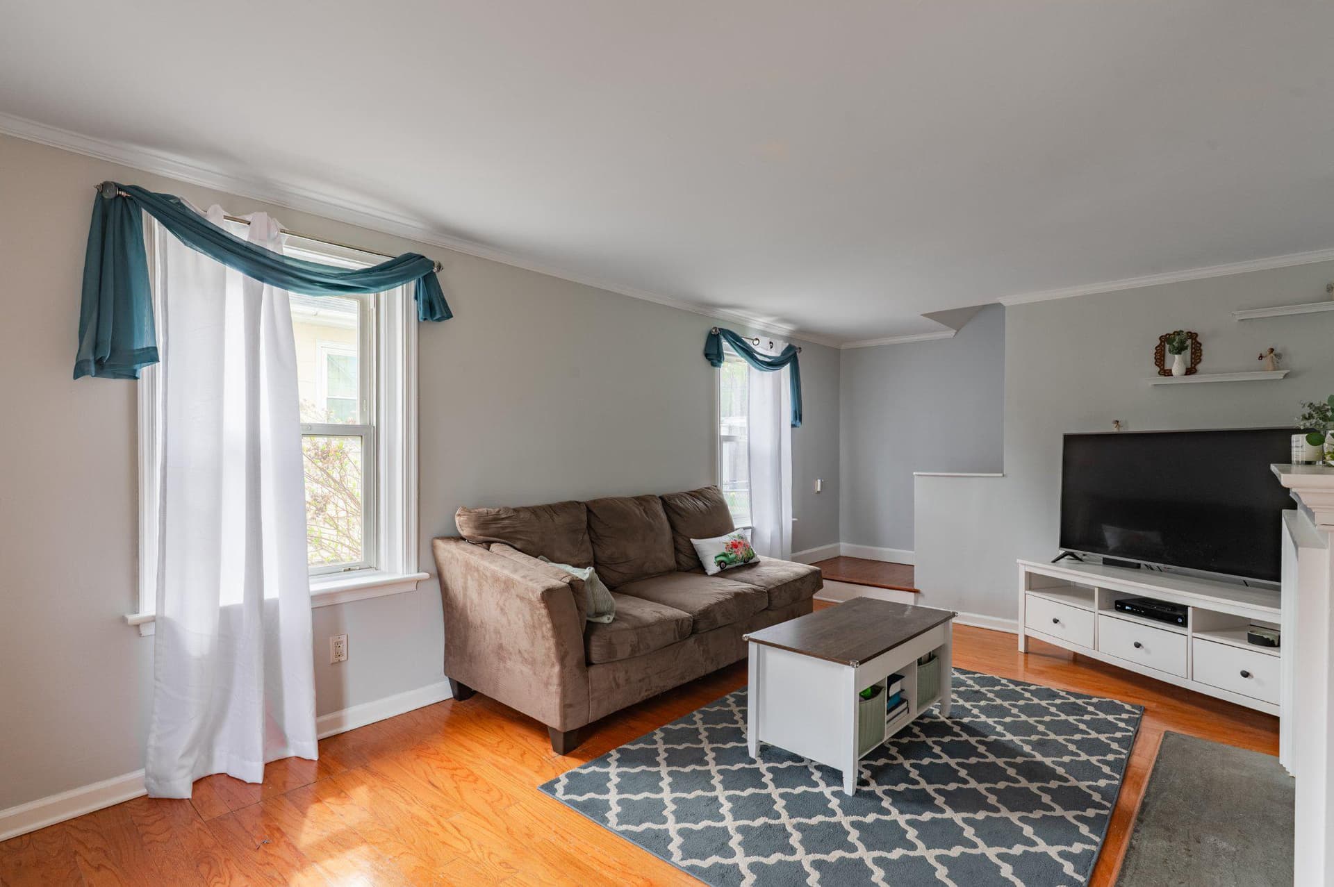 464 N Tyson Avenue photo 3