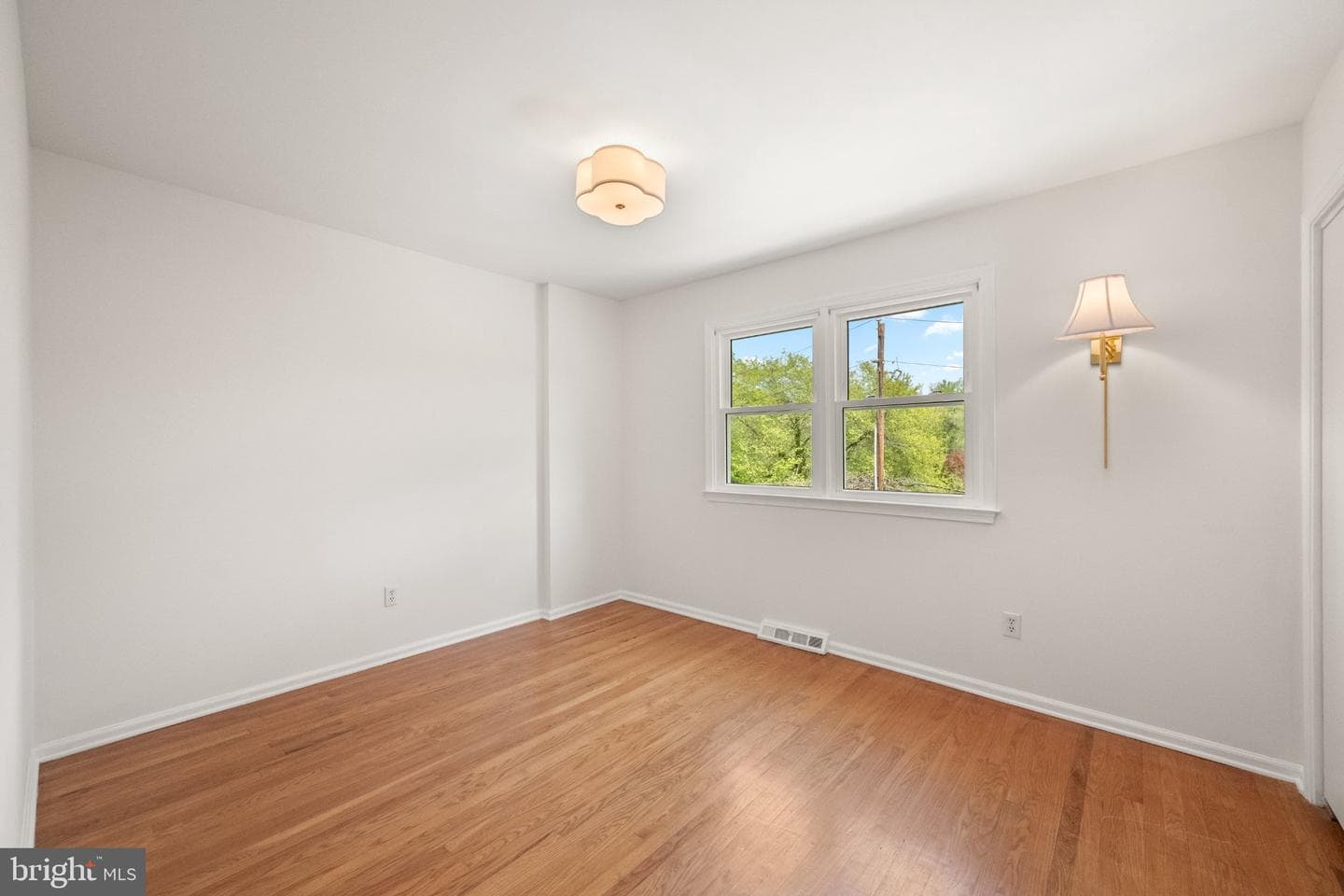 296 Barwynne Road photo 28