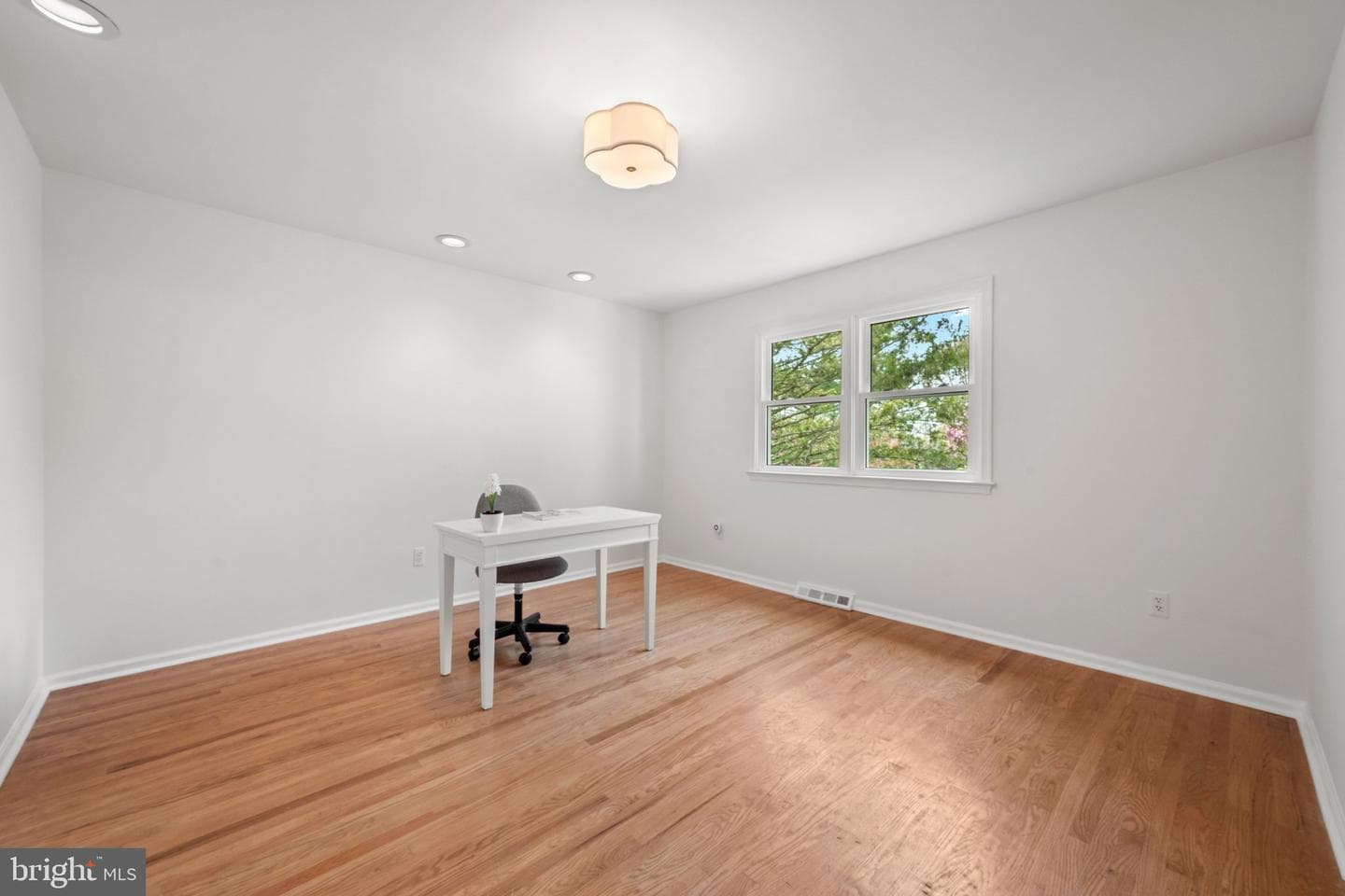 296 Barwynne Road photo 30