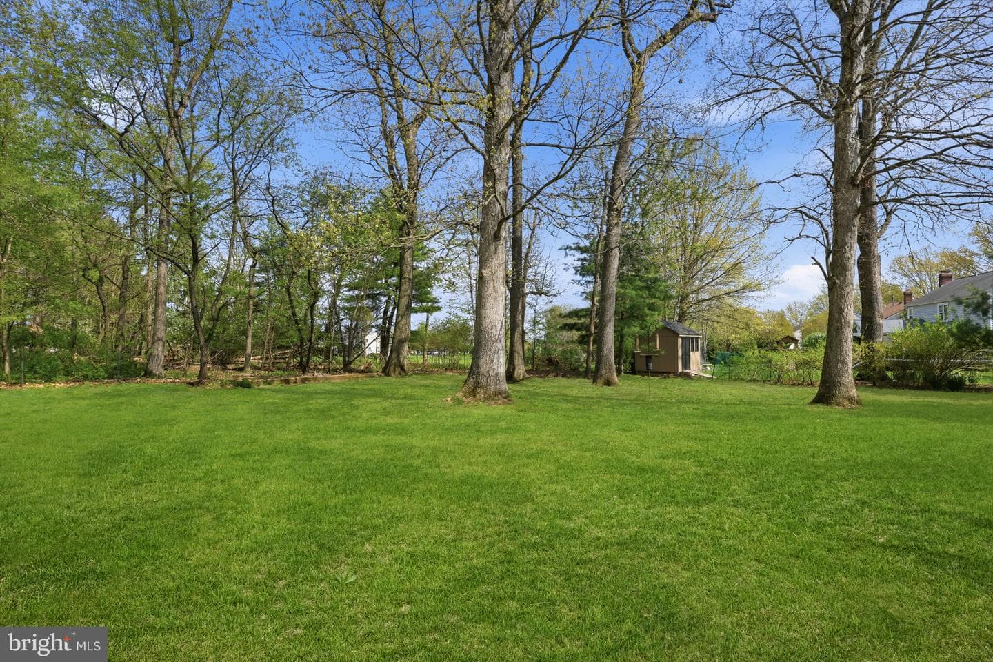 327 Abbey Lane photo 42